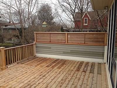 Wood deck with parapet wood screen