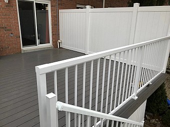 Vinyl Deck with Aluminum Railing