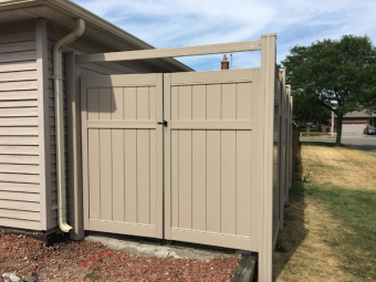 Tan, Privacy Gate with Centre Rail