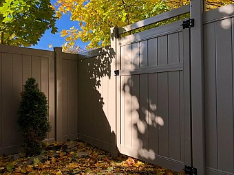 Tan, privacy Gate with mid Rail