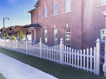 White vinyl Cape Cod picket fence