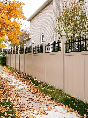 Vinyl fence with topper detail