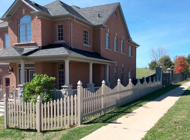 White picket fence constructed from vinyl fencing by Vinyl Fence Forever in Toronto