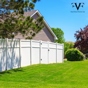 The Longevity of Vinyl Fencing Compared to Wood and Chain Link