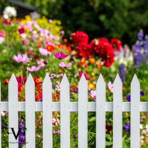 Tips for Maintaining the Look of a White Picket Fence Through the Seasons